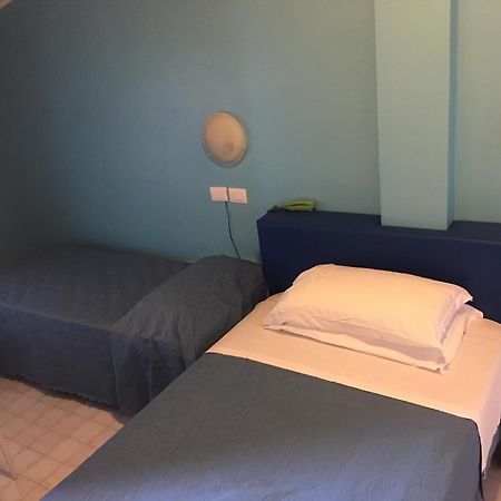 Hotel Albatros Roseto Degli Abruzzi Esterno foto