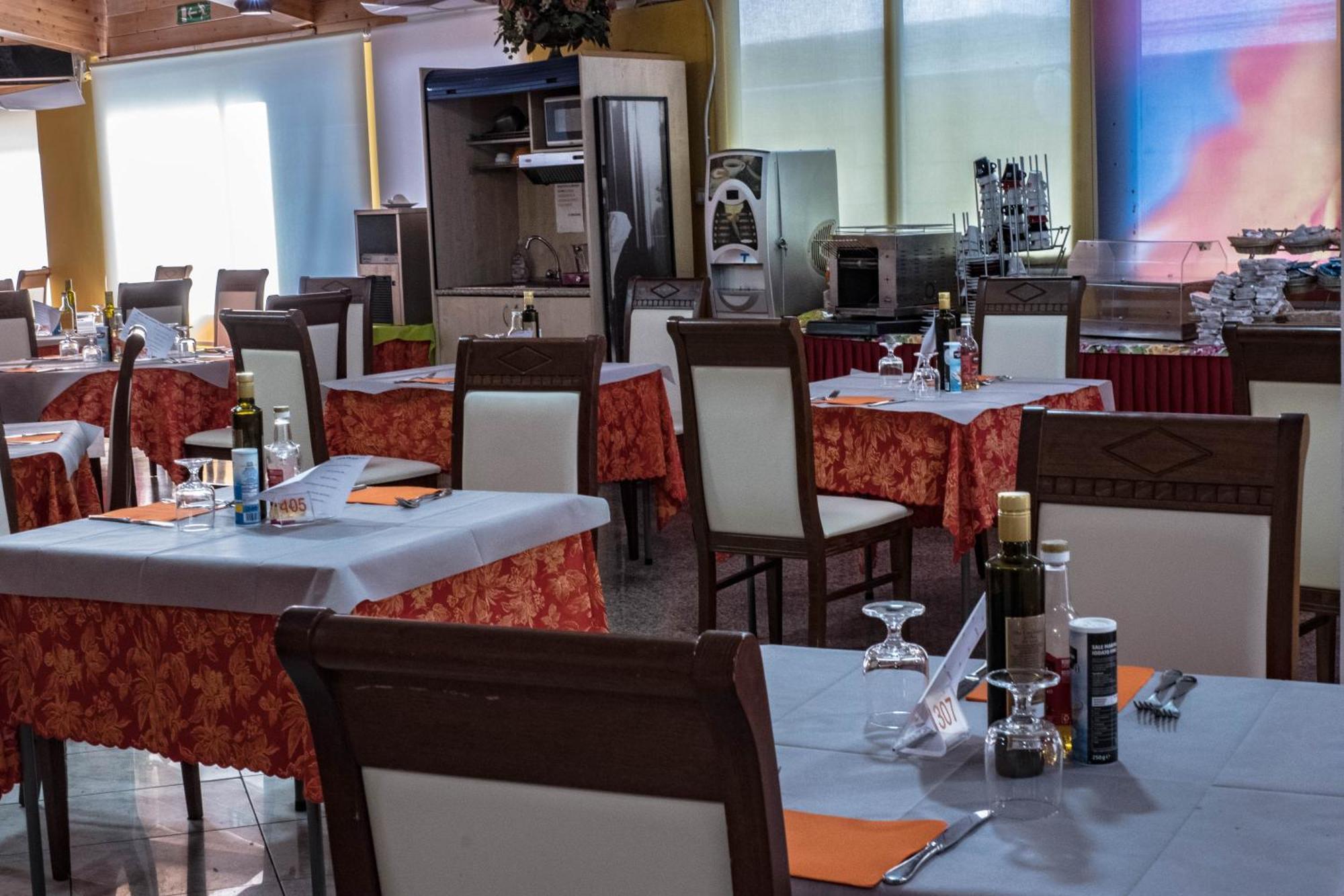 Hotel Albatros Roseto Degli Abruzzi Esterno foto