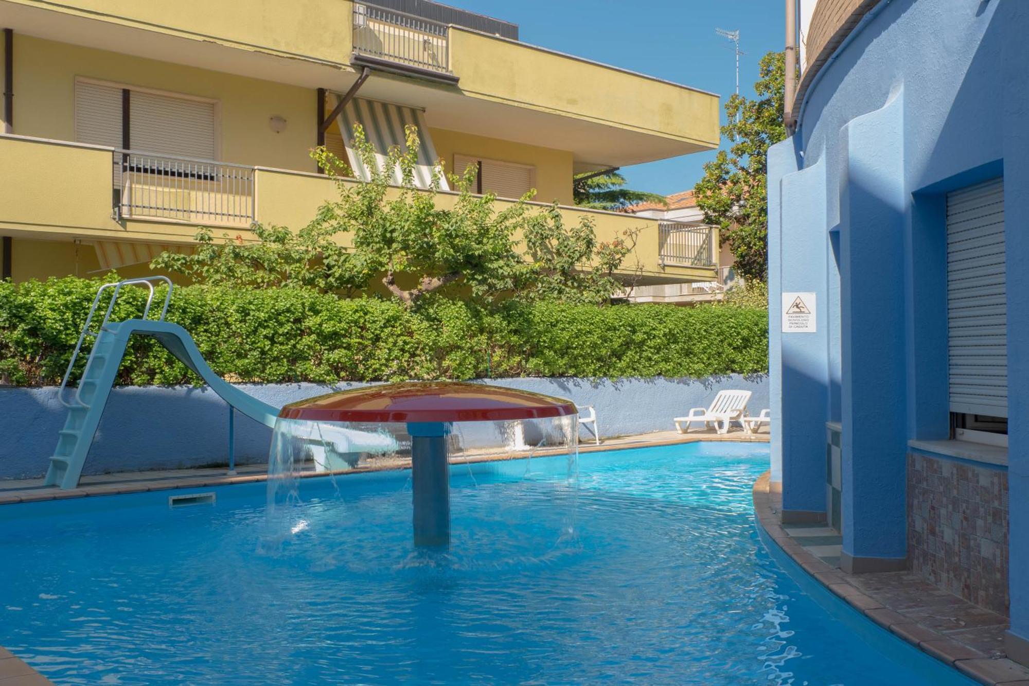 Hotel Albatros Roseto Degli Abruzzi Esterno foto