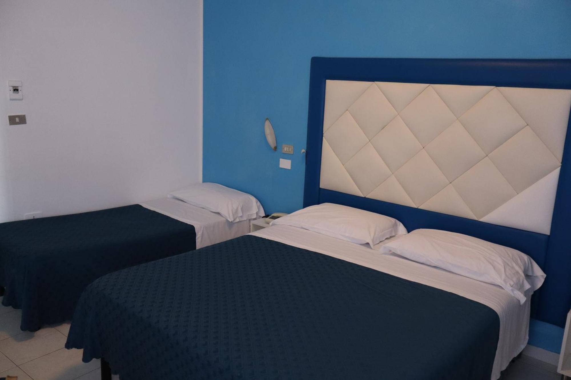 Hotel Albatros Roseto Degli Abruzzi Esterno foto
