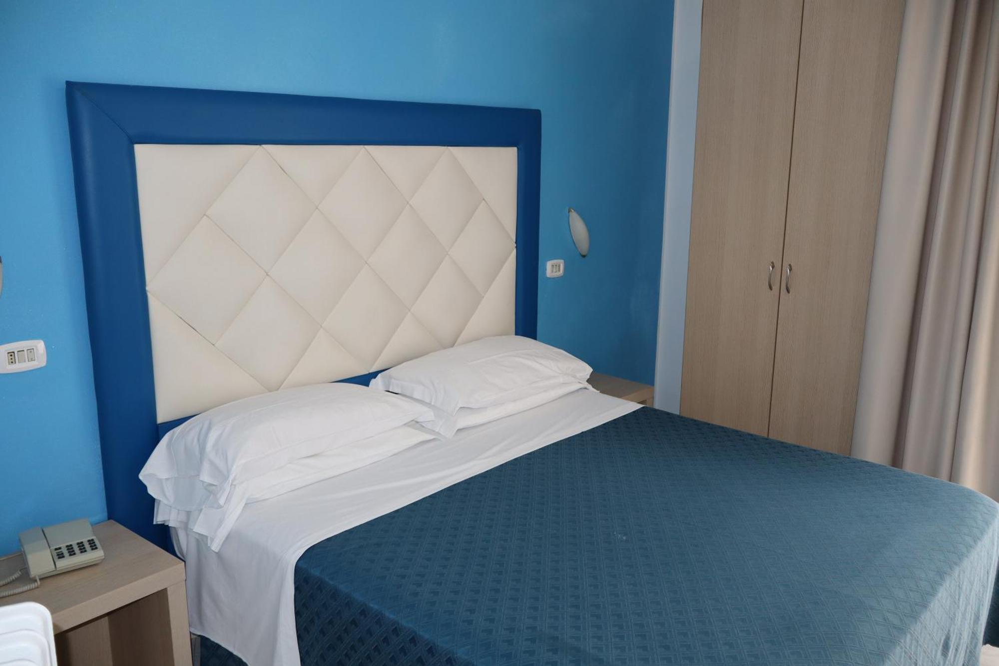 Hotel Albatros Roseto Degli Abruzzi Esterno foto